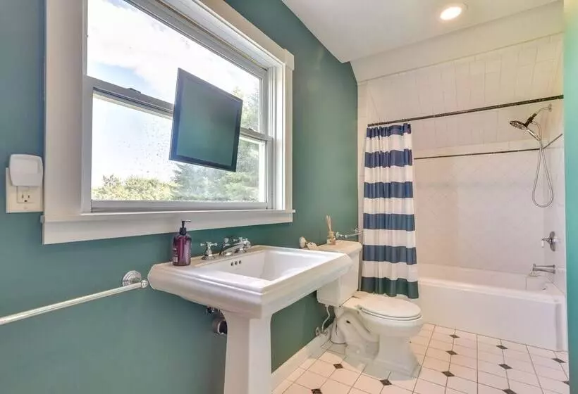 Rainier Home On 20 Acres W/ Blueberry Farm!