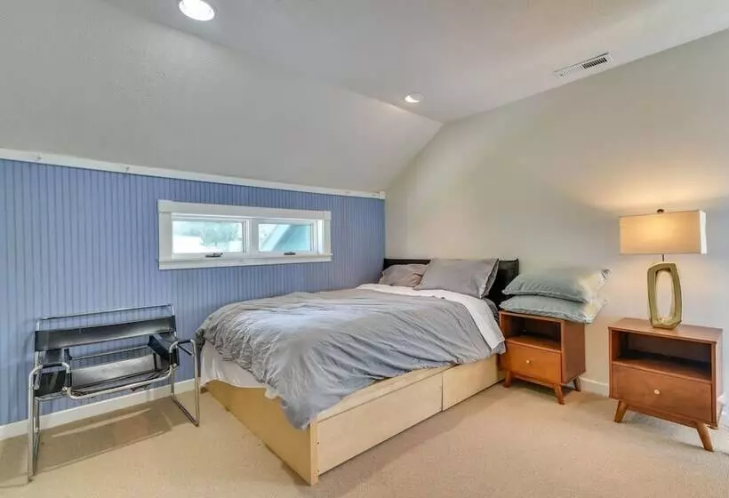 Rainier Home On 20 Acres W/ Blueberry Farm!