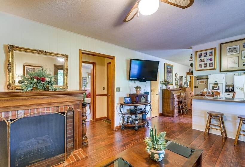 Russell Springs Getaway, 10 Mi To Lake Cumberland!