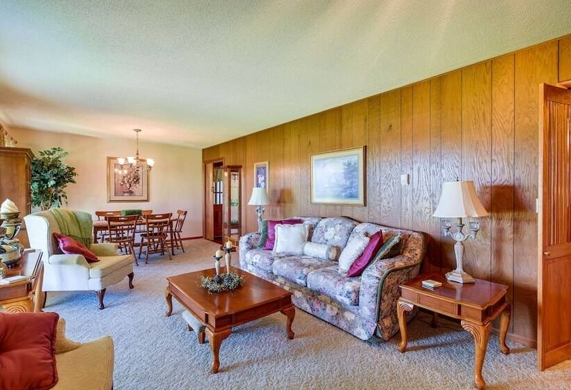 Russell Springs Getaway, 10 Mi To Lake Cumberland!