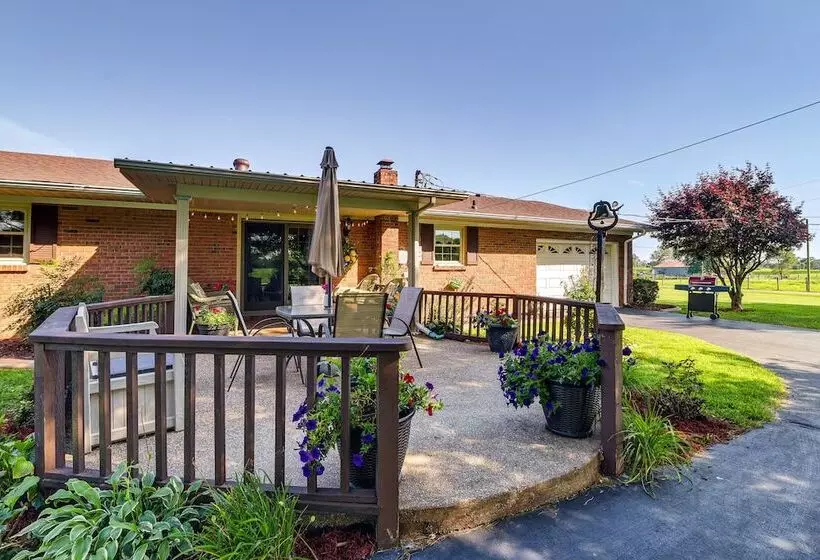 Russell Springs Getaway, 10 Mi To Lake Cumberland!