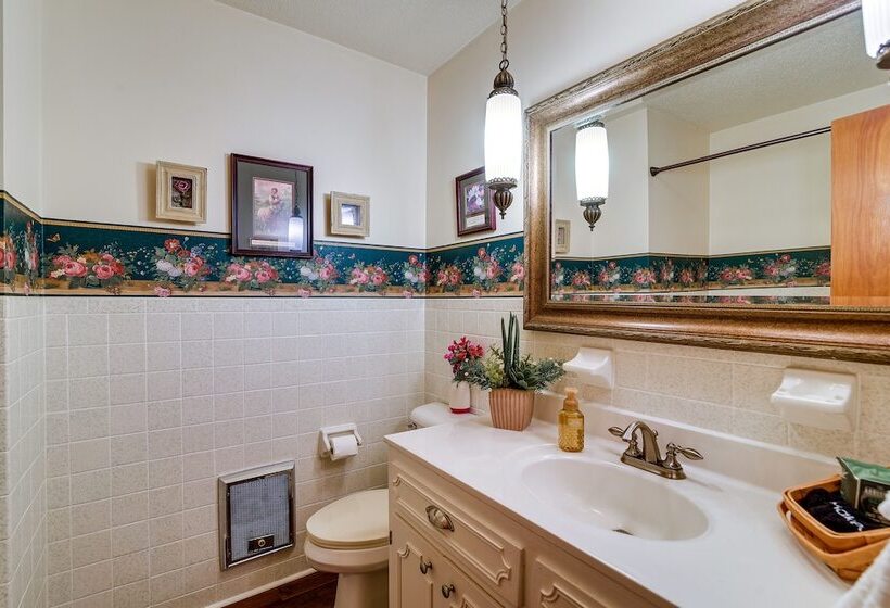 Russell Springs Getaway, 10 Mi To Lake Cumberland!