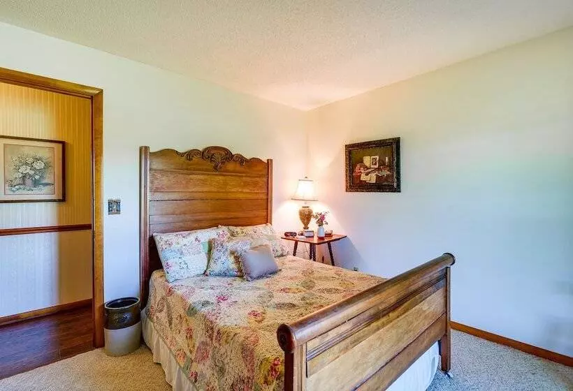 Russell Springs Getaway, 10 Mi To Lake Cumberland!