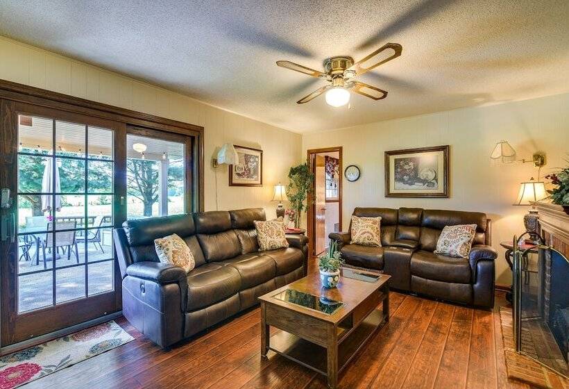 Russell Springs Getaway, 10 Mi To Lake Cumberland!