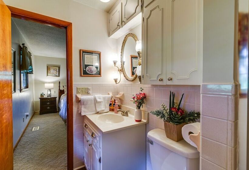 Russell Springs Getaway, 10 Mi To Lake Cumberland!