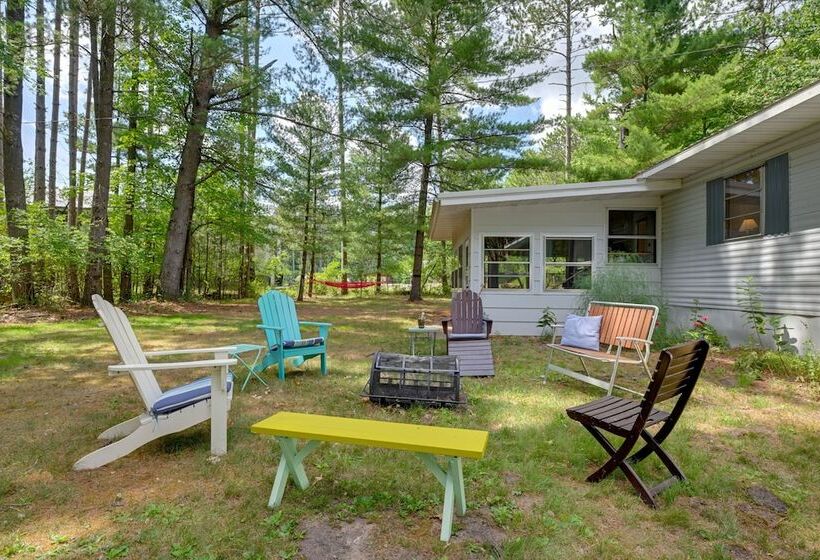 Rustic Mauston Retreat: Walk To Castle Rock Lake