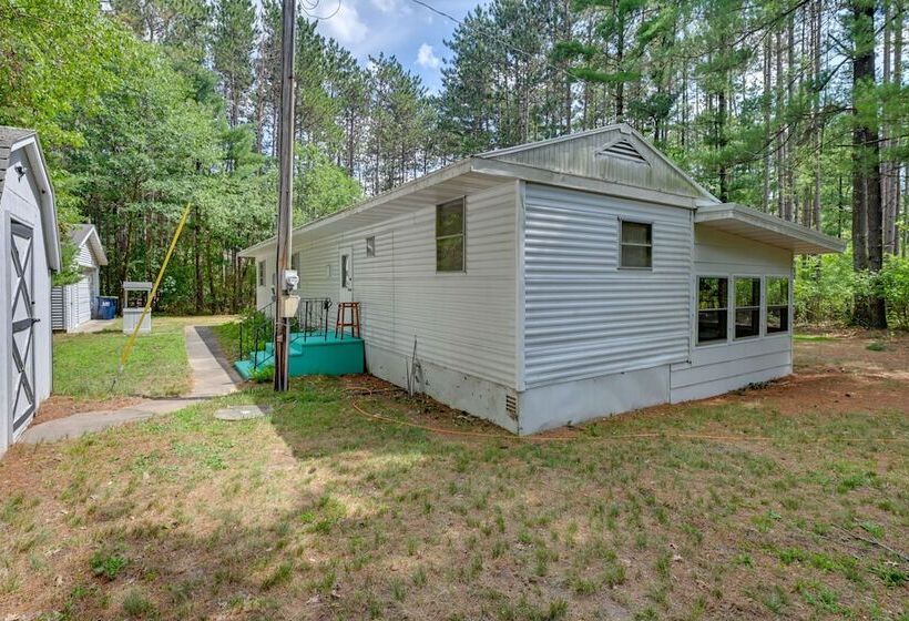 Rustic Mauston Retreat: Walk To Castle Rock Lake