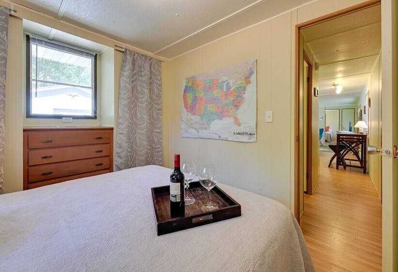 Rustic Mauston Retreat: Walk To Castle Rock Lake