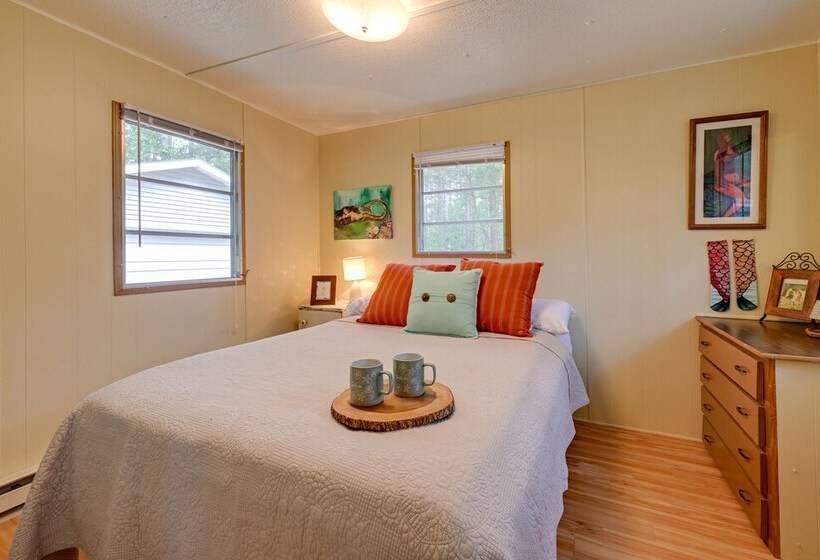 Rustic Mauston Retreat: Walk To Castle Rock Lake