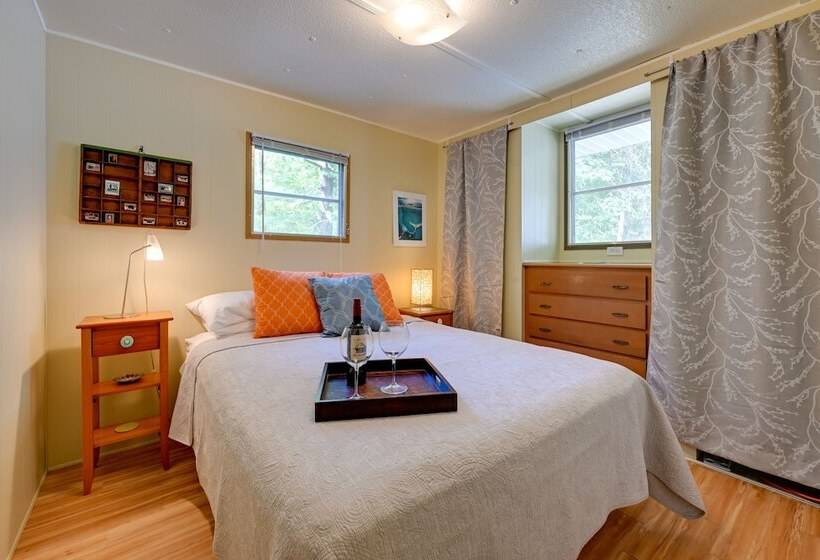 Rustic Mauston Retreat: Walk To Castle Rock Lake