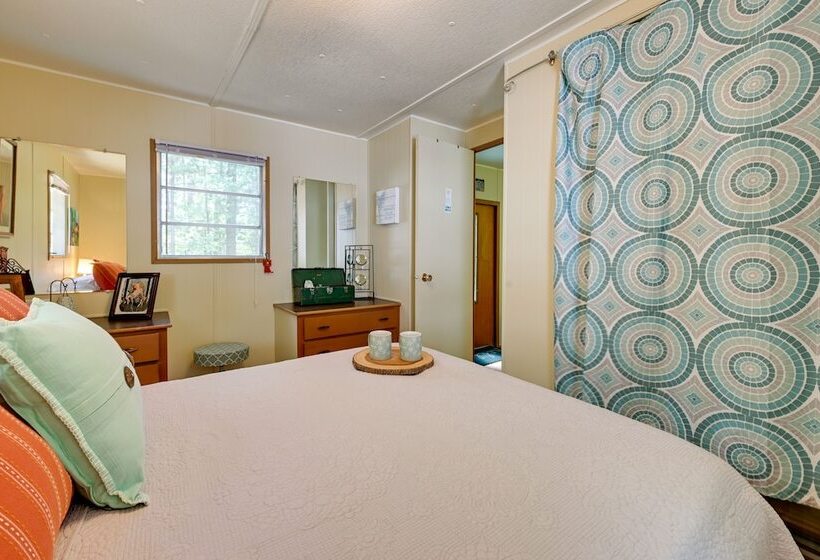 Rustic Mauston Retreat: Walk To Castle Rock Lake