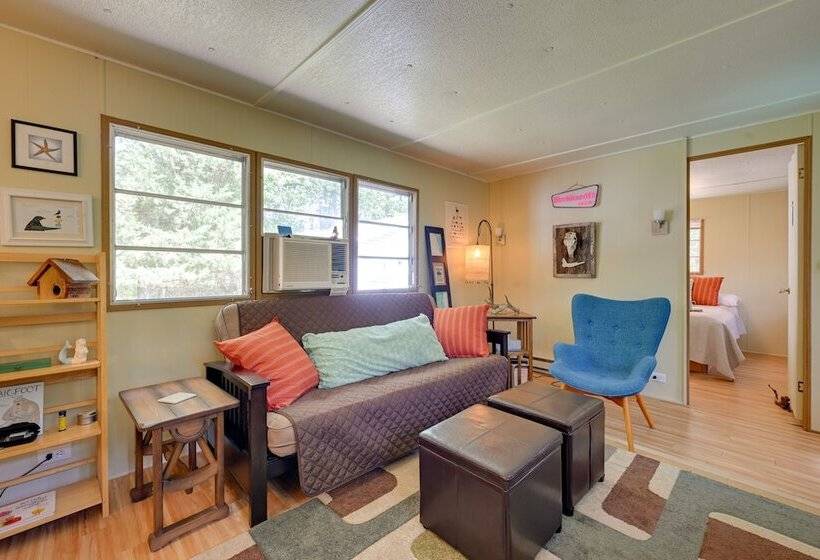 Rustic Mauston Retreat: Walk To Castle Rock Lake