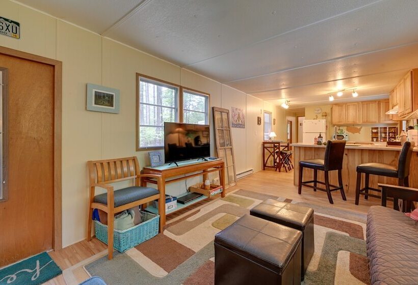 Rustic Mauston Retreat: Walk To Castle Rock Lake