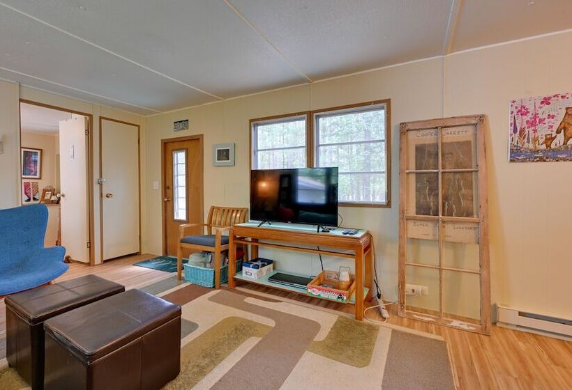 Rustic Mauston Retreat: Walk To Castle Rock Lake