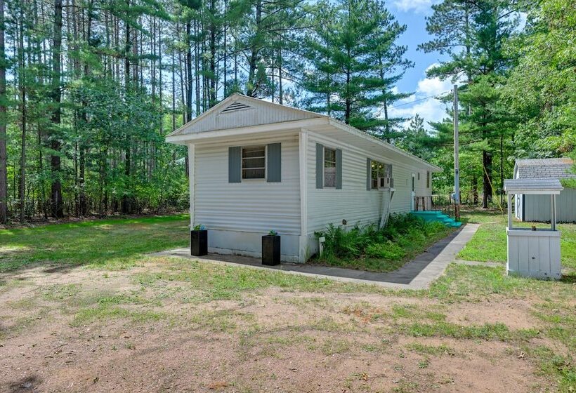 Rustic Mauston Retreat: Walk To Castle Rock Lake