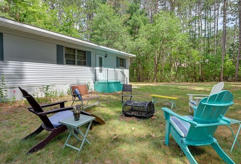 Rustic Mauston Retreat: Walk To Castle Rock Lake