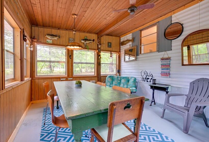 Rustic Mauston Retreat: Walk To Castle Rock Lake