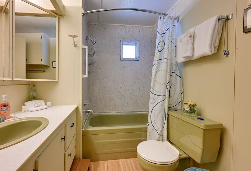 Rustic Mauston Retreat: Walk To Castle Rock Lake