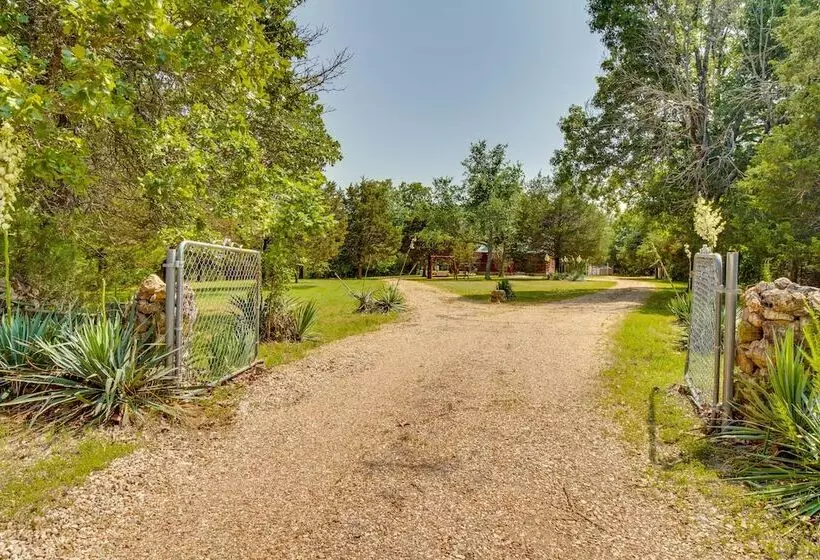 Secluded Oakland Cabin W/ Private Yard!