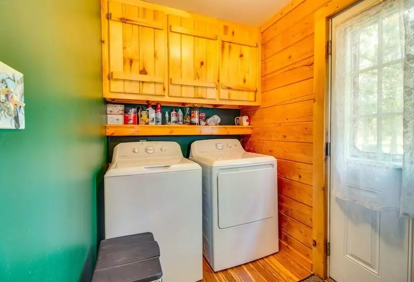 Secluded Oakland Cabin W/ Private Yard!