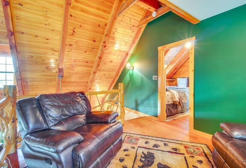 Secluded Oakland Cabin W/ Private Yard!