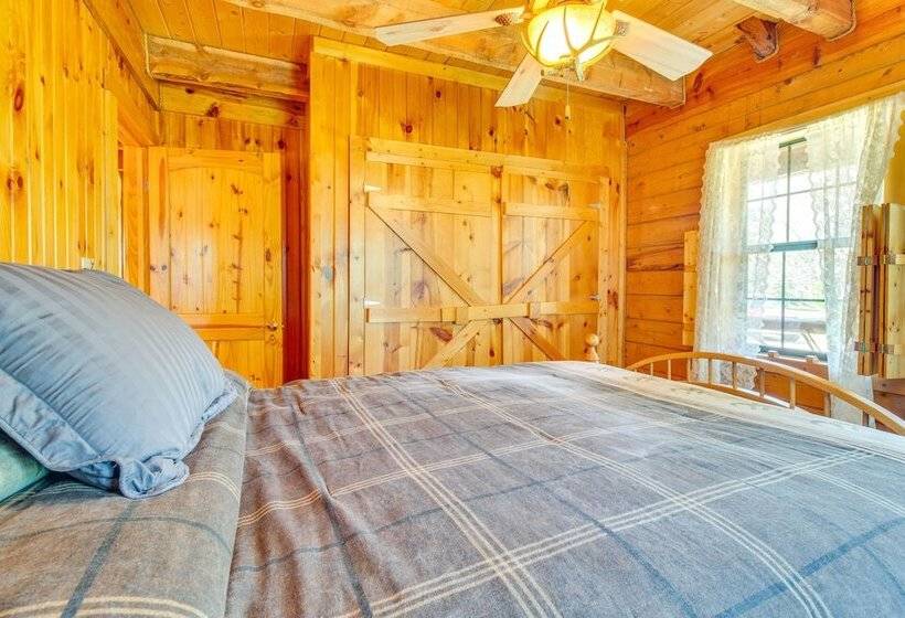 Secluded Oakland Cabin W/ Private Yard!