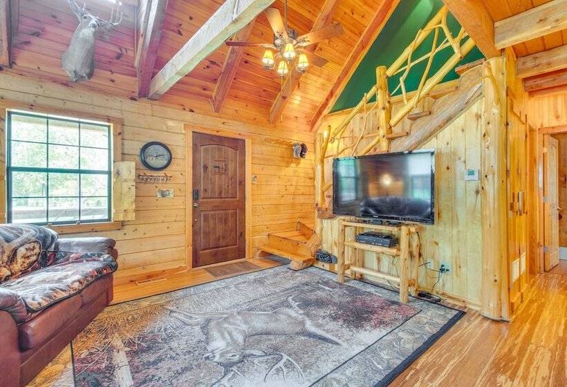 Secluded Oakland Cabin W/ Private Yard!