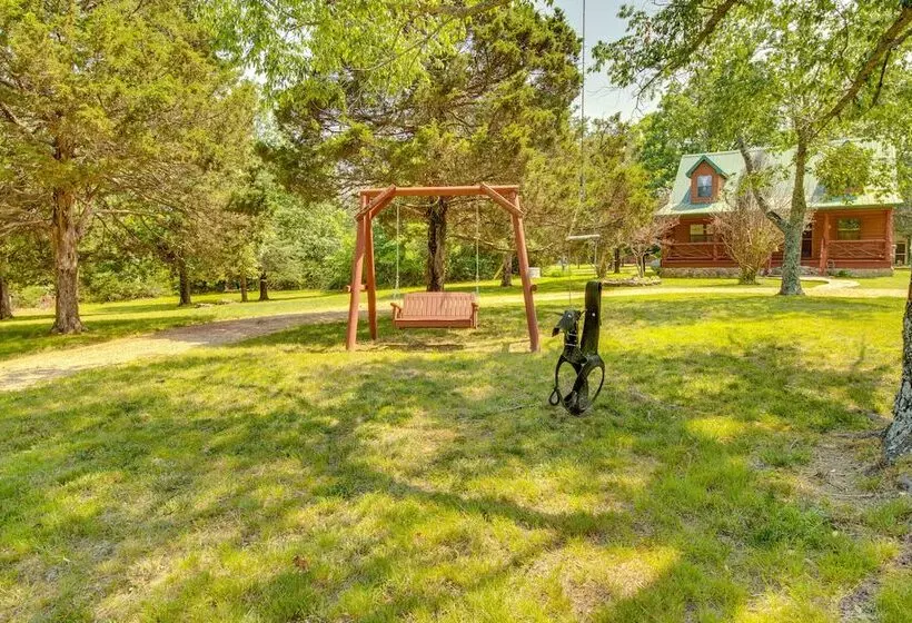 Secluded Oakland Cabin W/ Private Yard!