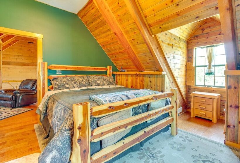 Secluded Oakland Cabin W/ Private Yard!