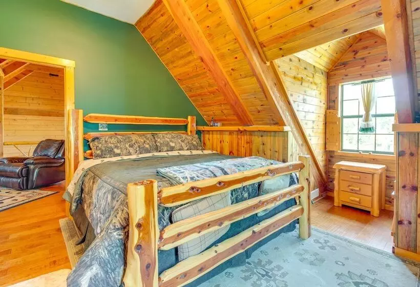 Secluded Oakland Cabin W/ Private Yard!