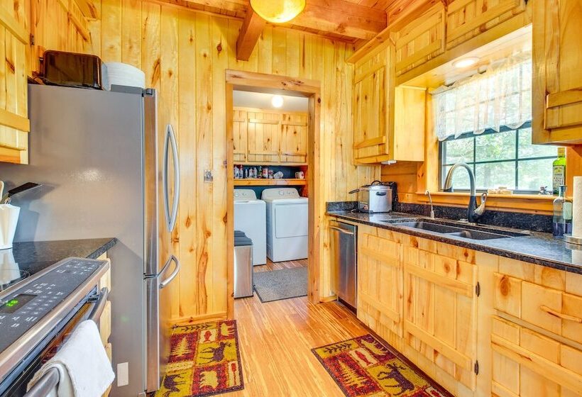 Secluded Oakland Cabin W/ Private Yard!