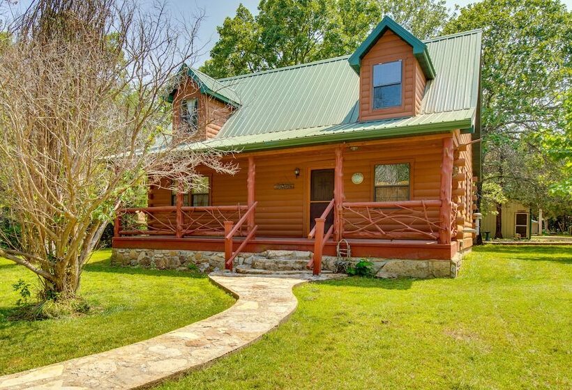 Secluded Oakland Cabin W/ Private Yard!
