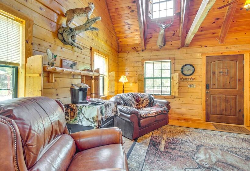 Secluded Oakland Cabin W/ Private Yard!