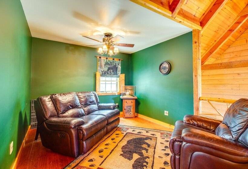 Secluded Oakland Cabin W/ Private Yard!