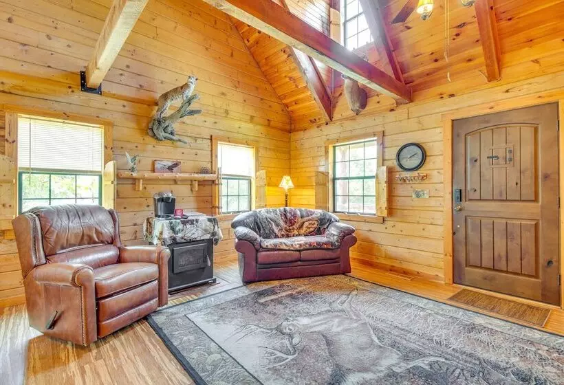 Secluded Oakland Cabin W/ Private Yard!