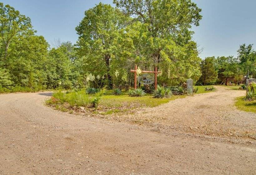 Secluded Oakland Cabin W/ Private Yard!