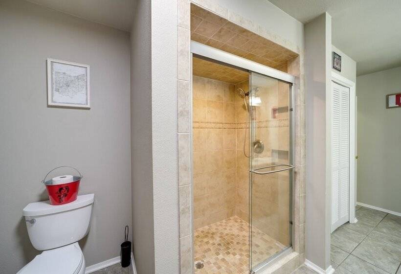 Spacious Arkansas Abode W/ Balcony & Fire Pit!