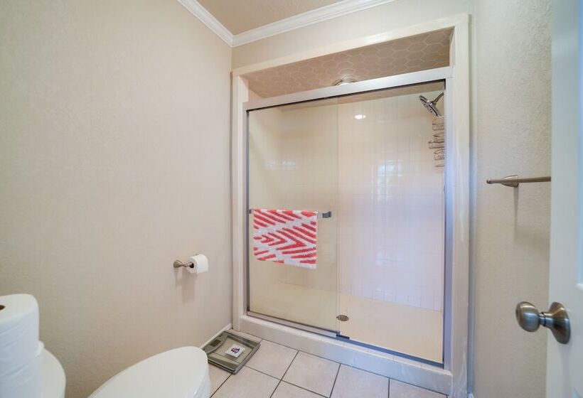 Spacious Arkansas Abode W/ Balcony & Fire Pit!