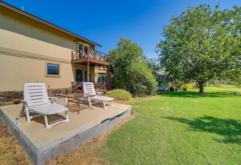 Spacious Arkansas Abode W/ Balcony & Fire Pit!