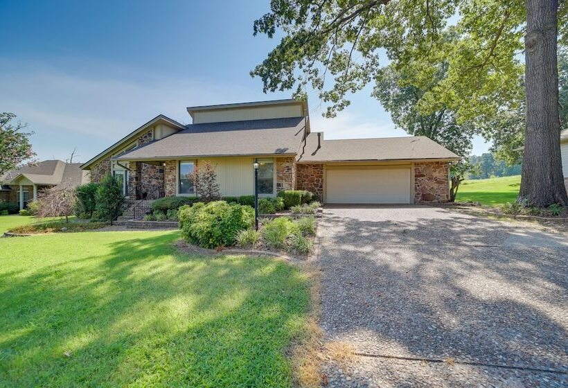 Spacious Arkansas Abode W/ Balcony & Fire Pit!