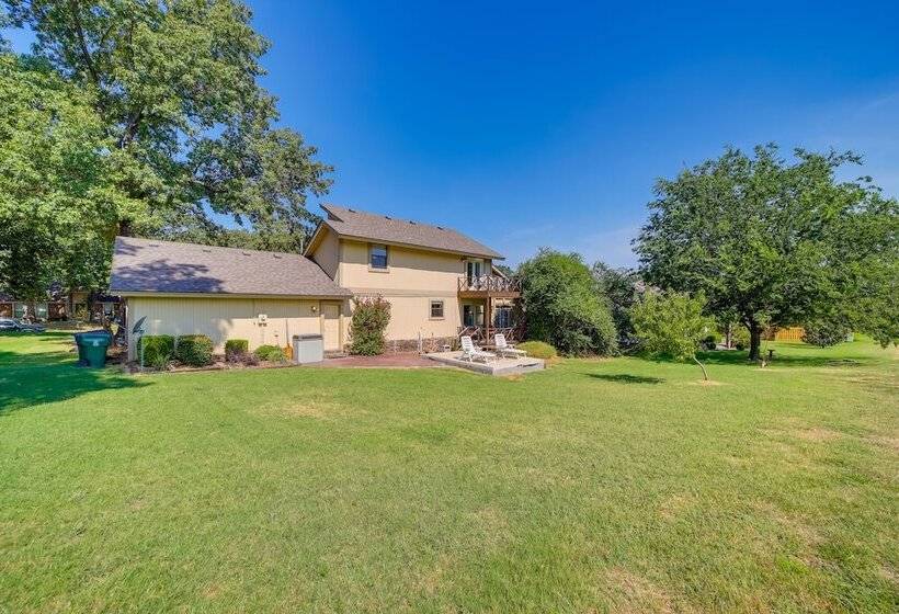 Spacious Arkansas Abode W/ Balcony & Fire Pit!
