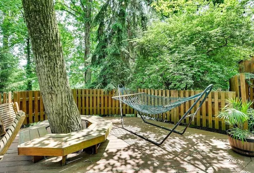 Spacious King Of Prussia Home W/ 2 Game Rooms