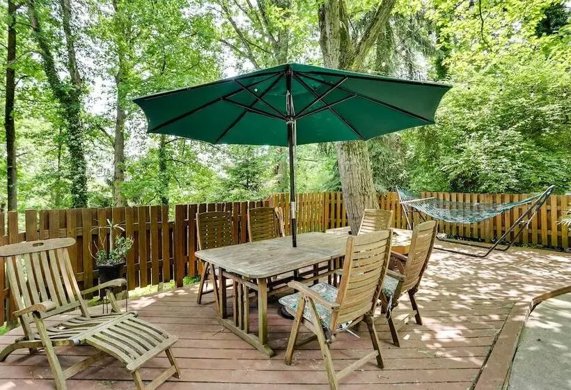 Spacious King Of Prussia Home W/ 2 Game Rooms