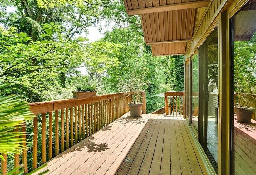 Spacious King Of Prussia Home W/ 2 Game Rooms