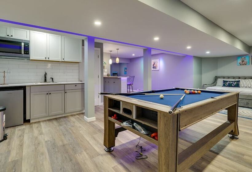 Hot Tub + Lake Access: Spacious Tobyhanna Home