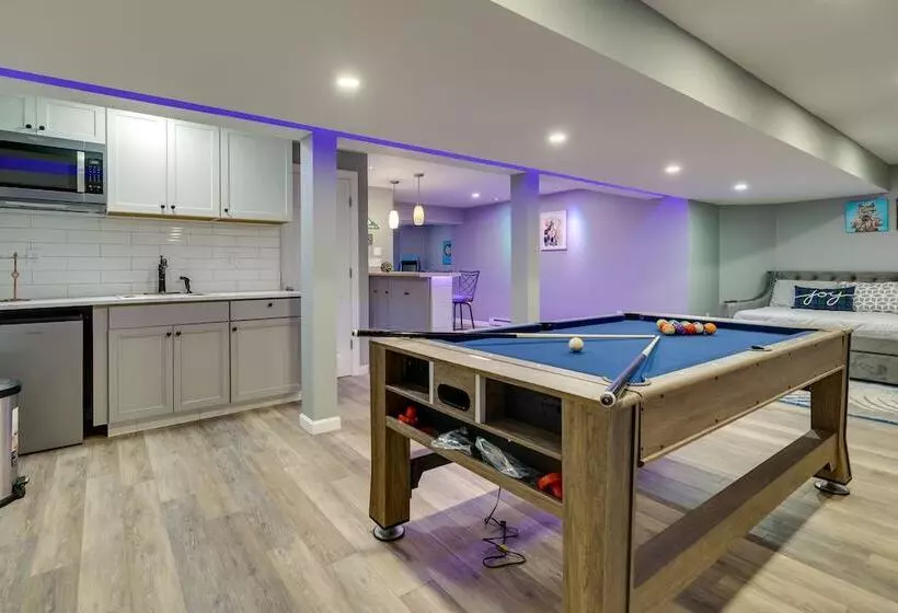 Hot Tub + Lake Access: Spacious Tobyhanna Home