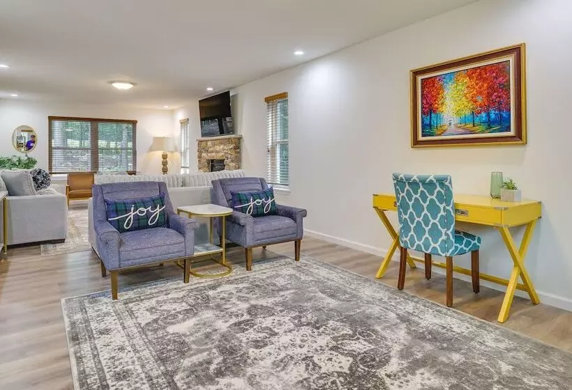 Hot Tub + Lake Access: Spacious Tobyhanna Home