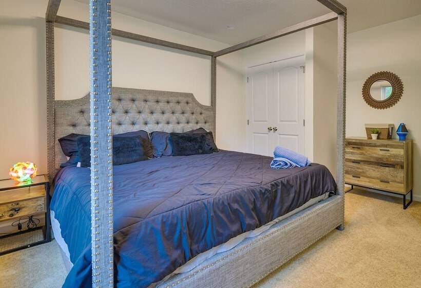 Hot Tub + Lake Access: Spacious Tobyhanna Home