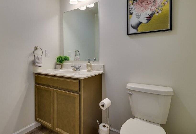 Hot Tub + Lake Access: Spacious Tobyhanna Home