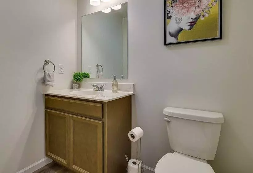 Hot Tub + Lake Access: Spacious Tobyhanna Home